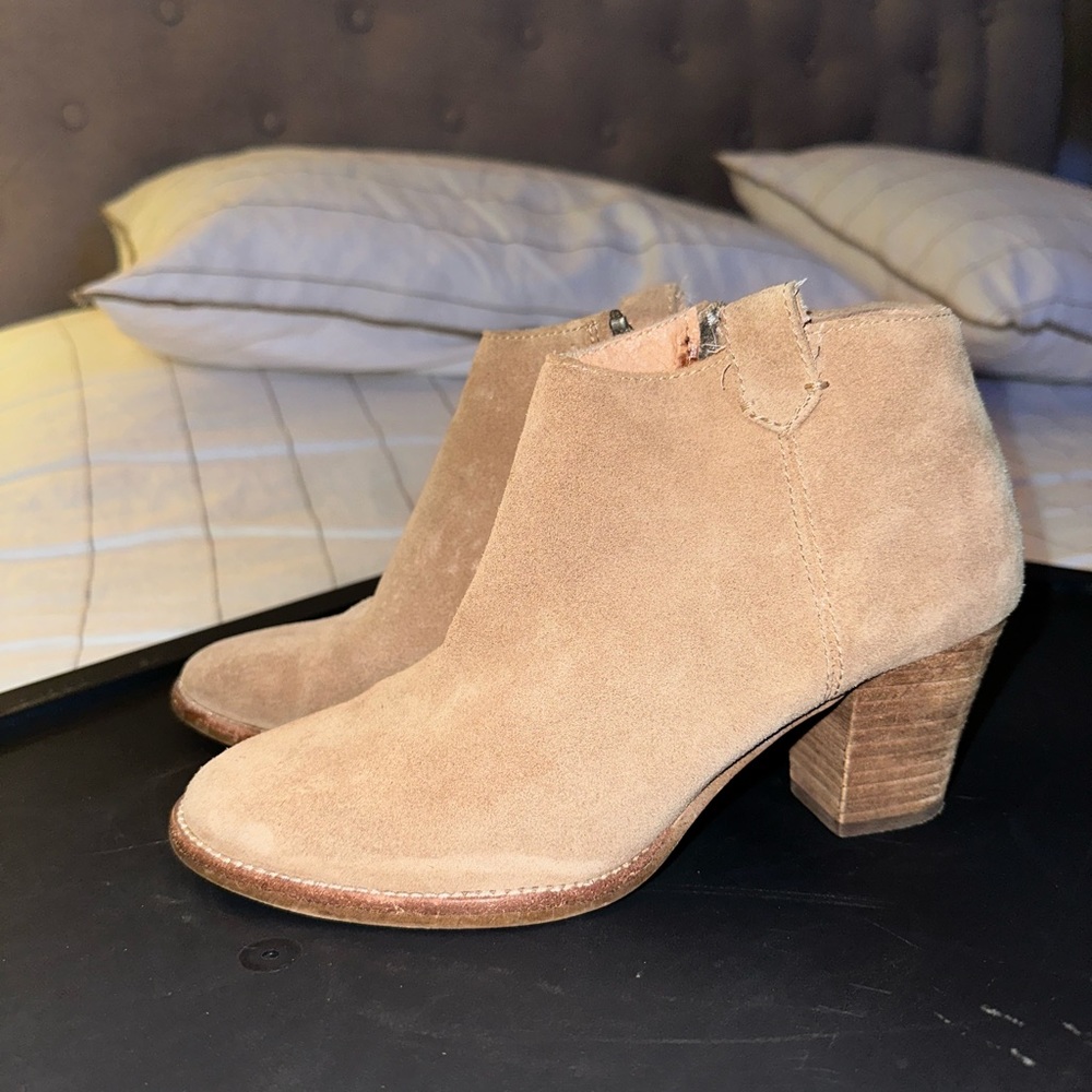 Madewell tan suede booties